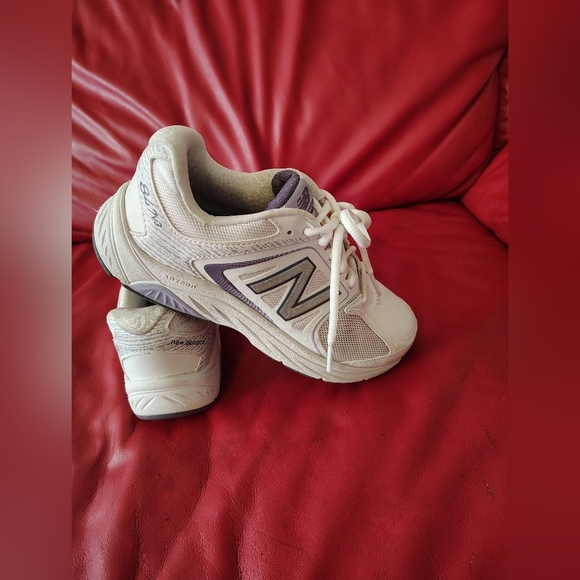 New Balance Cream Sneakers - Picture 3 of 5